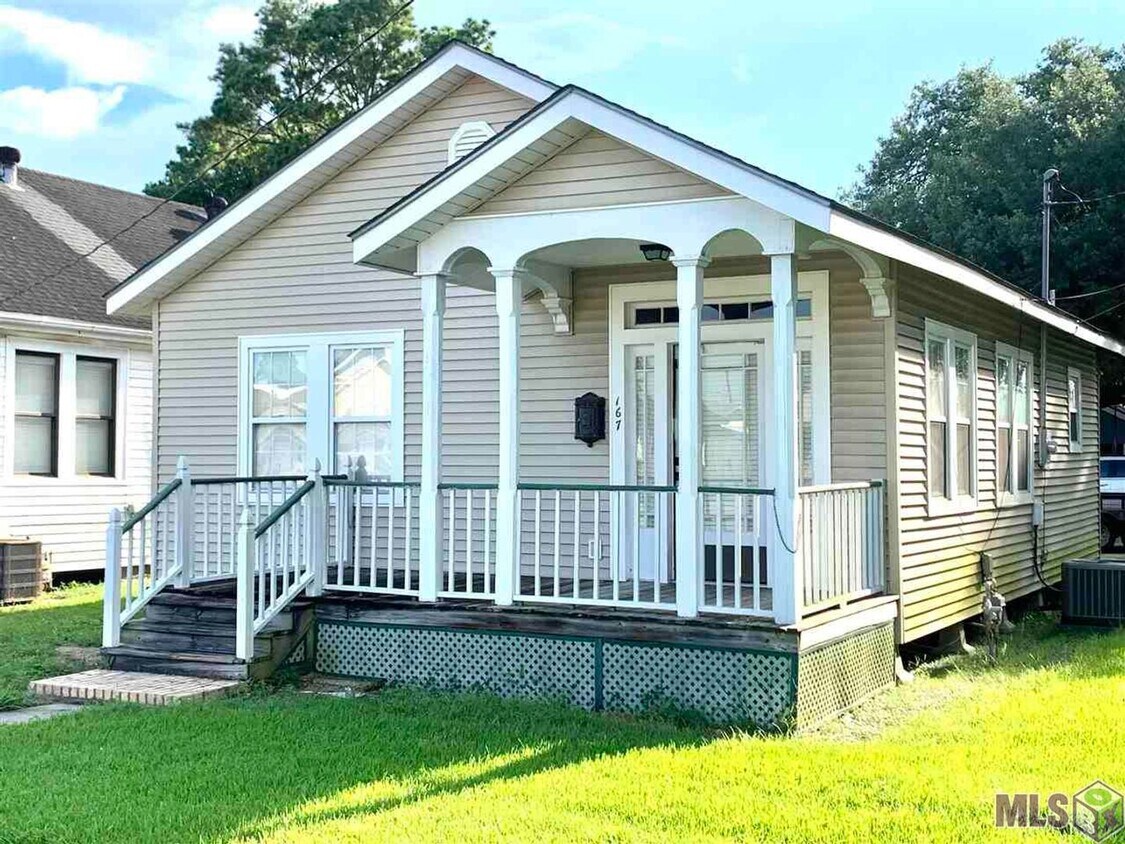 Primary Photo - Comfort, Convenience, and Charm—All in One...