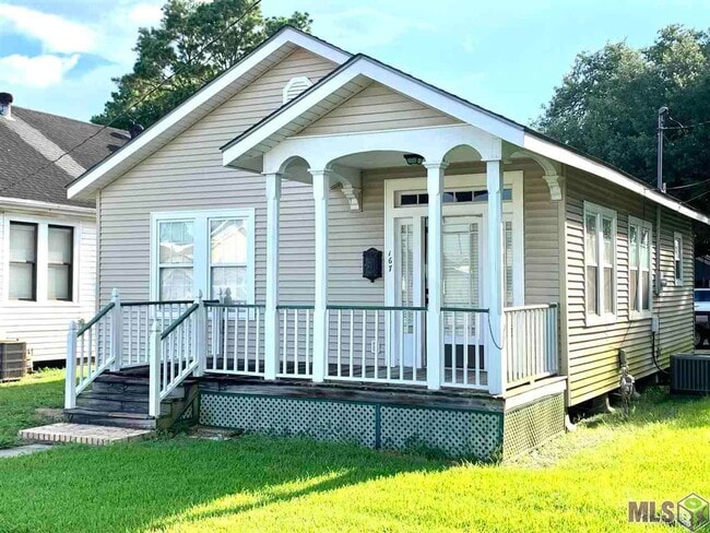 Comfort, Convenience, and Charm—All in One... - Comfort, Convenience, and Charm—All in One... House