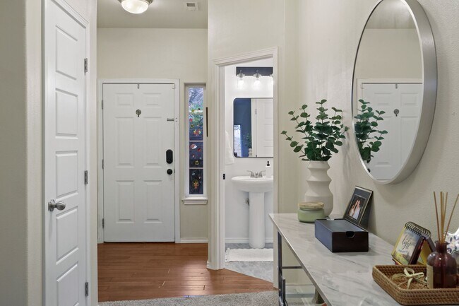 Foto del edificio - Well maintained 4 bedroom 2.5 bath home in Olympia School District.