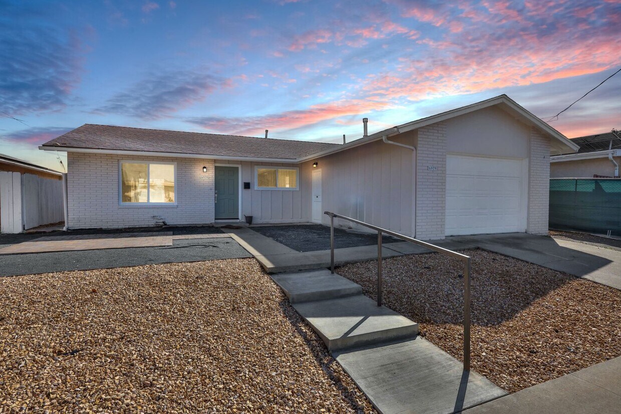 Primary Photo - 3 Bedroom Home in University City