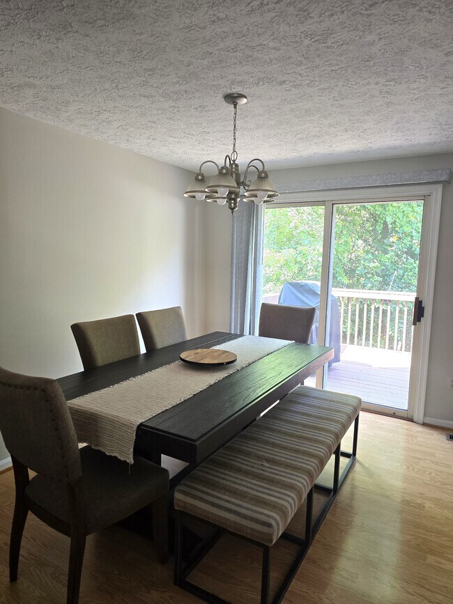Foto del edificio - 5586 Talbot Ct