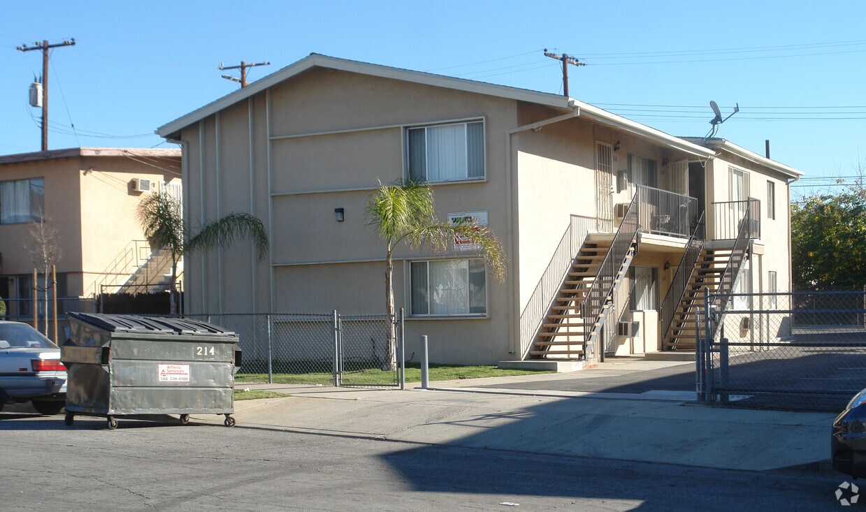 Primary Photo - 214-220 Vecino Dr