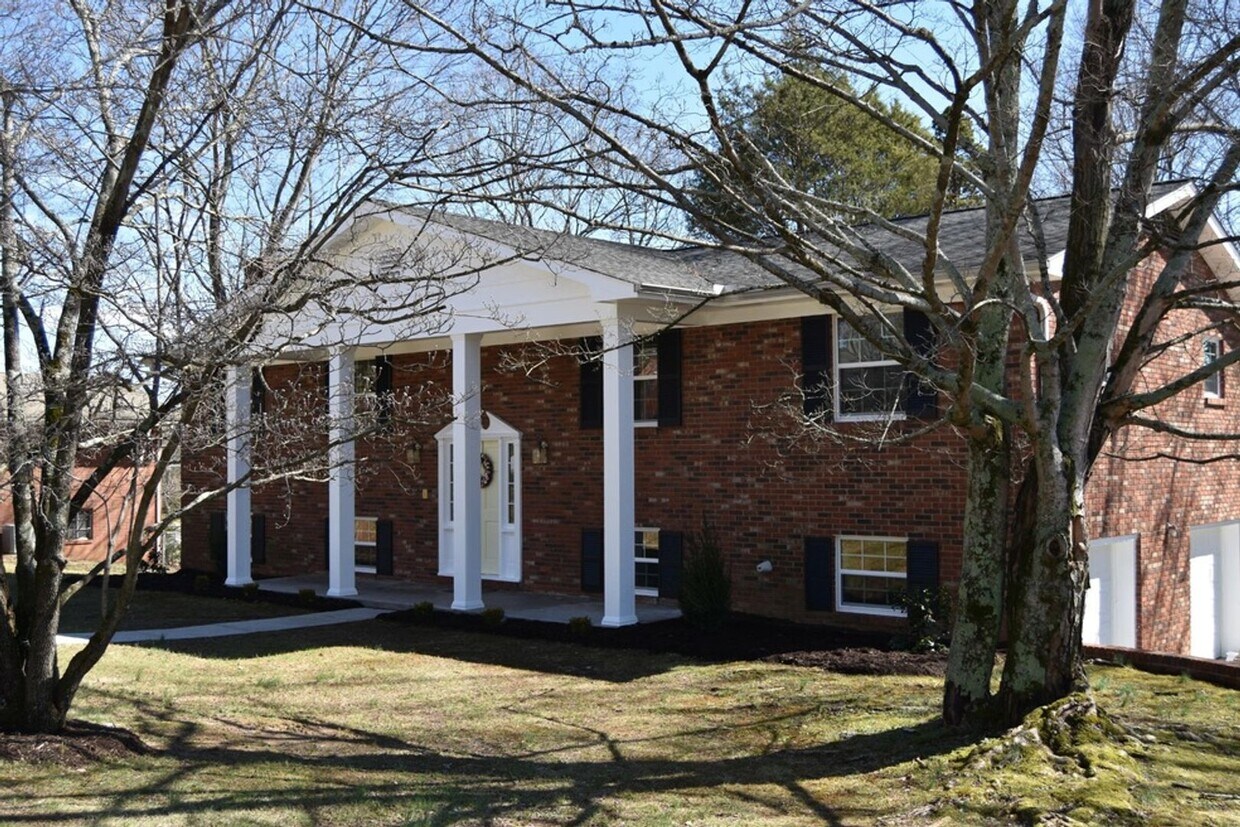 Coming Soon! 4BR/3BA | Newly Renovated Single Family Home | Large backyard | In West Knoxville! - Coming Soon! 4BR/3BA | Newly Renovated Single Family Home | Large backyard | In West Knoxville!