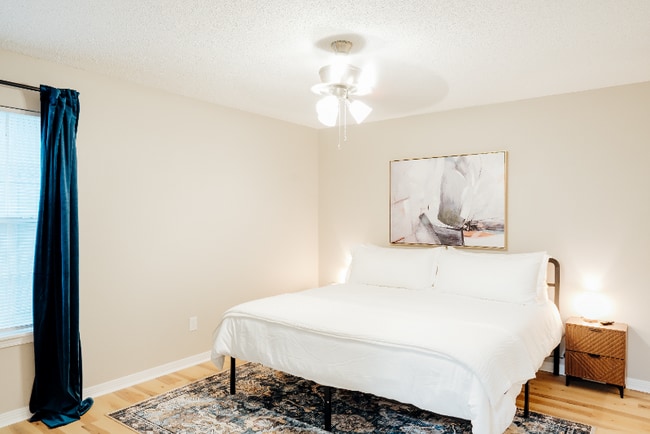 Building Photo - 908 Dickenson Ave