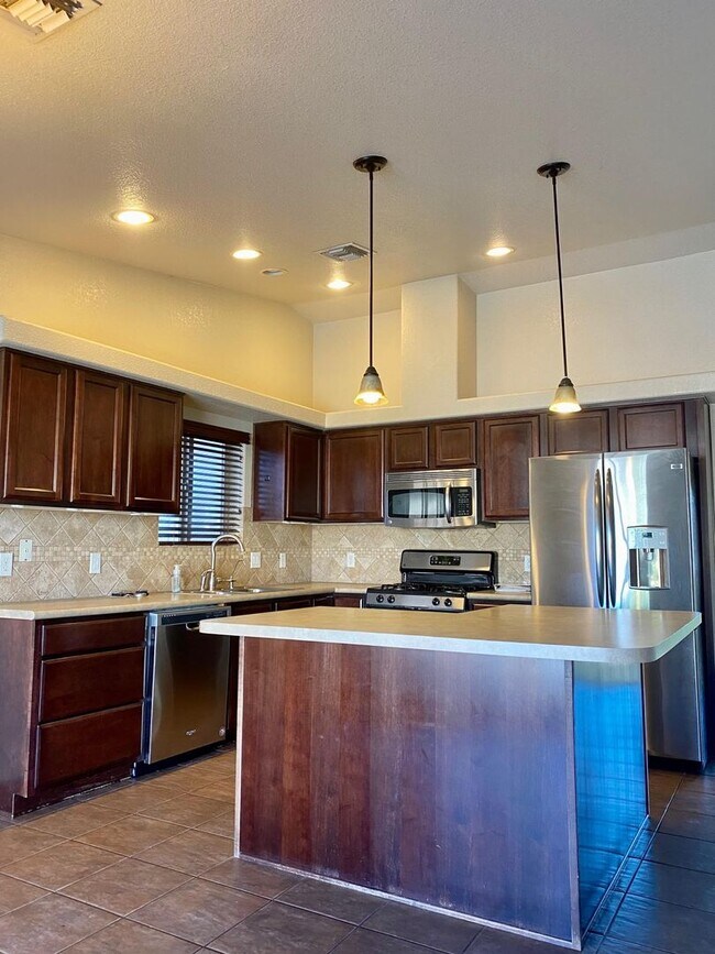 Building Photo - ESTRELLA POOL HOME