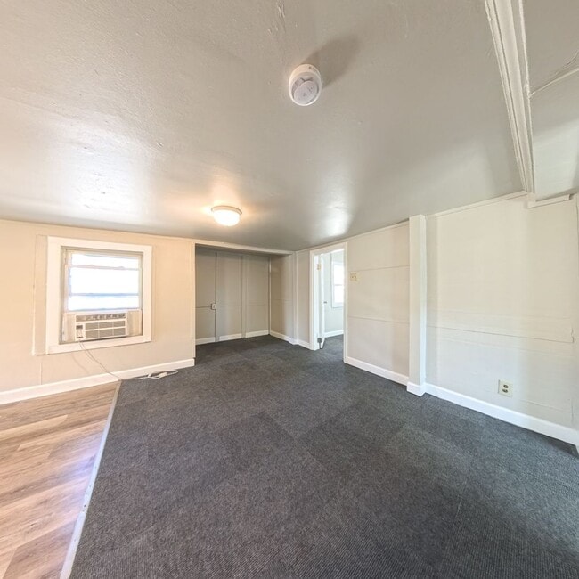 Foto del edificio - 2938 E Euclid Ave