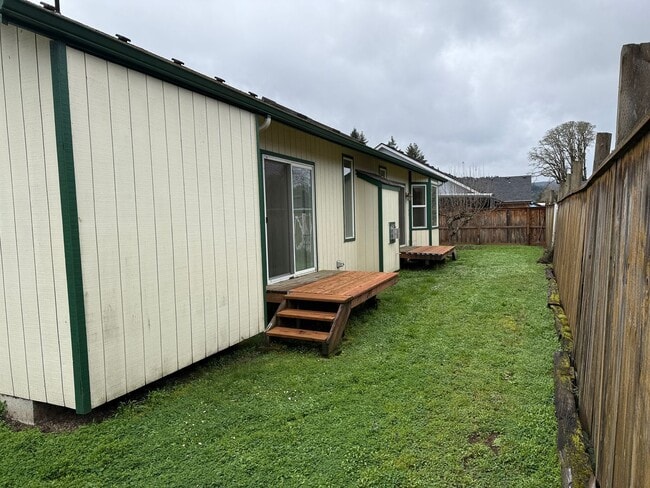 Building Photo - Beautiful 3 bedroom 2 bath house in Cottage Grove!