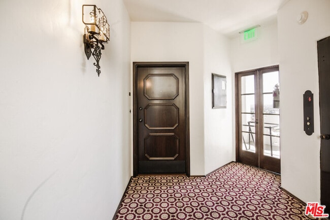 Foto del edificio - 1302 N Sweetzer Ave