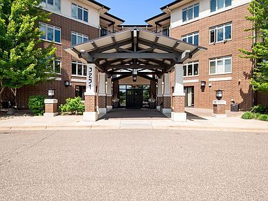 Front Entrance - 3251 Louisiana Ave S