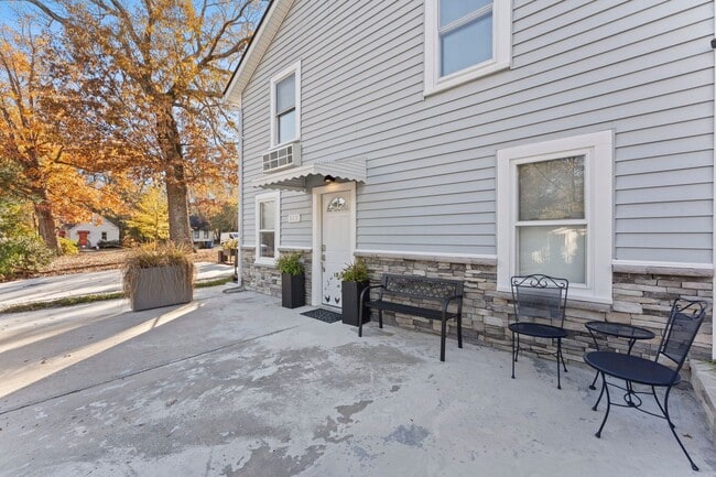 Foto del edificio - Stylish/Fully Furnished  2-Bedroom Retreat Near Campus & Downtown Columbia