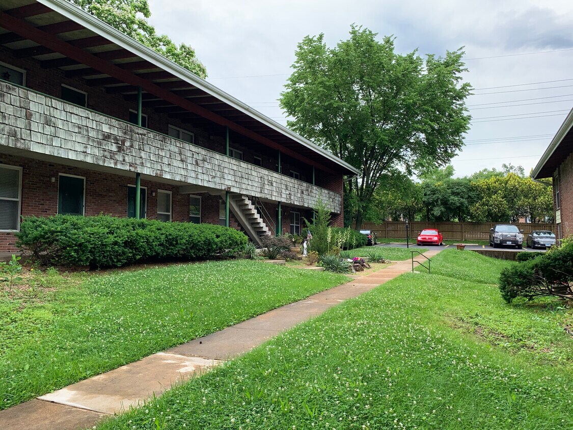 51 Heather Dr Unit 10, Saint Louis, MO 63123 Apartments in Saint