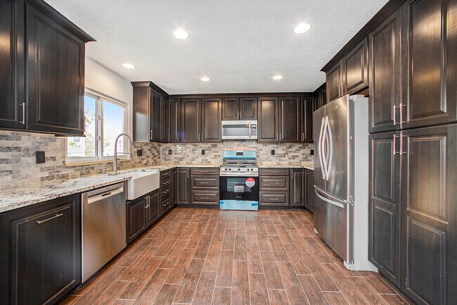 Building Photo - 8438 Bluegrass Cir