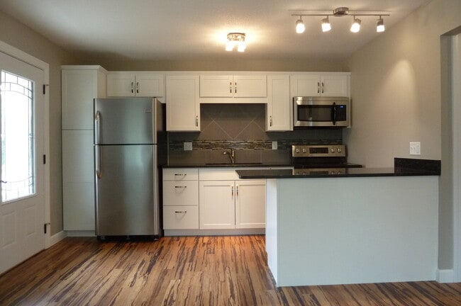 Building Photo - $1200.00 close to ICDT