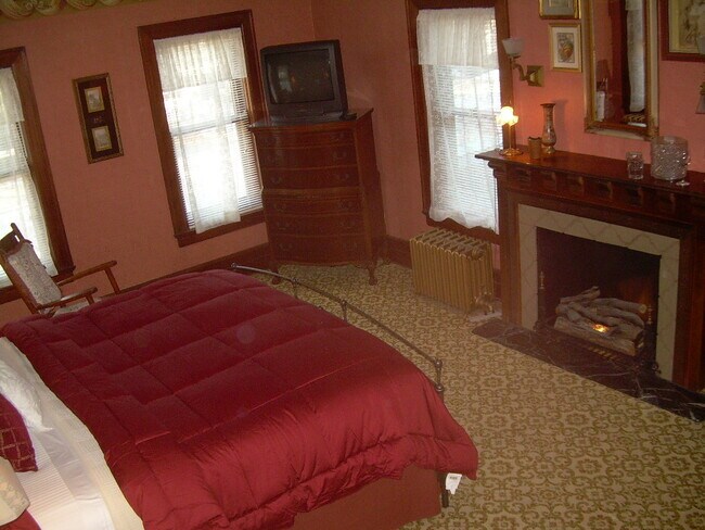 Building Photo - 305 Oregon Ave