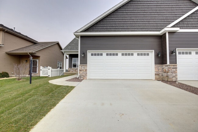 Building Photo - 3419 Boulder Ridge Dr