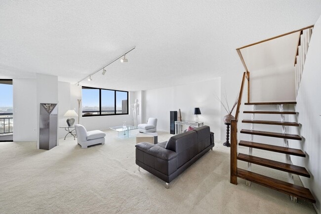 Building Photo - 2103 Harmon Cove Tower