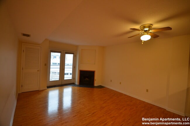 Building Photo - 325 Franklin St