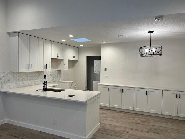 Building Photo - 1602 Waterview Cir