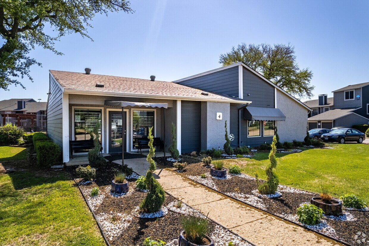 Parc Lake / Bay Shore Village 1901 Lakeview Cir Lewisville, TX