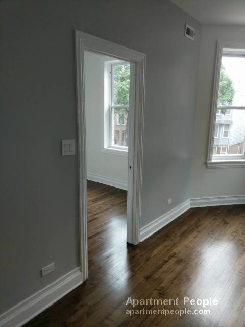 Foto del edificio - 3244 N Hamlin Ave