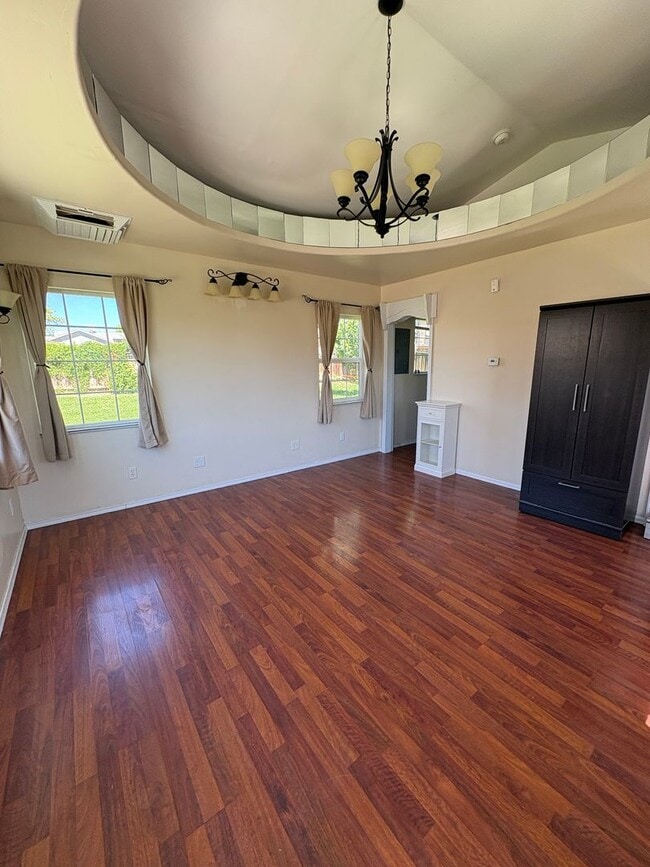 Building Photo - Cozy studio available now!