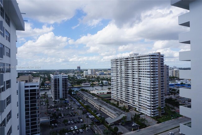 Foto del edificio - 2030 S Ocean Dr