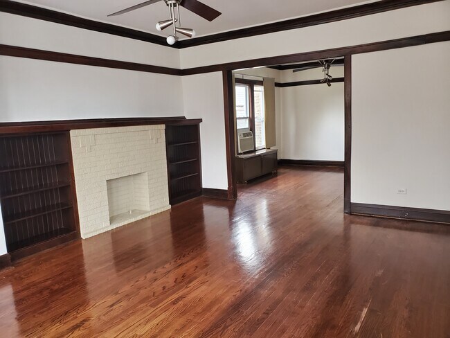 Building Photo - 4429 N Kenton Ave