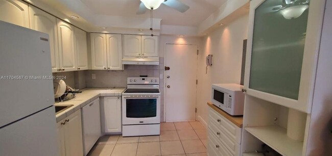 Foto del edificio - 2 bedroom in Sunny Isles Beach FL 33160