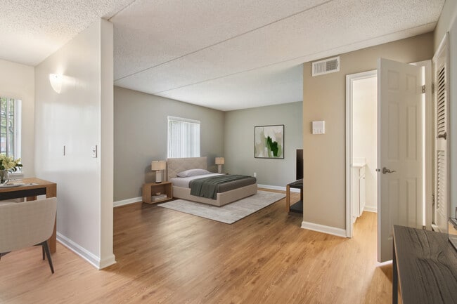 Building Photo - French Court