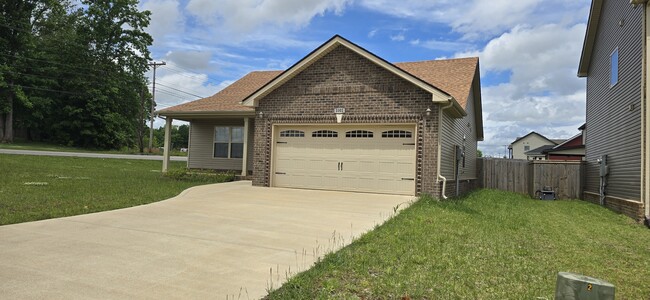 Building Photo - 1001 Whitney Dr