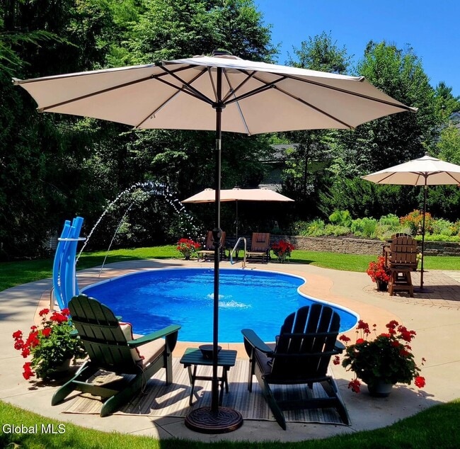 Building Photo - 6 Bradford Dr