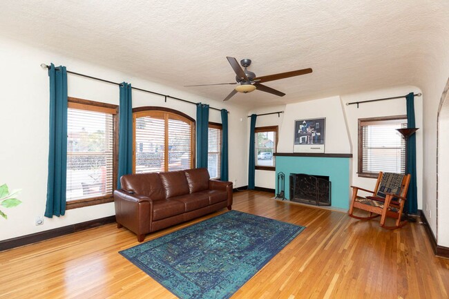 Building Photo - 4 Bed, 3 Bath—Single Family Home in Kensin...