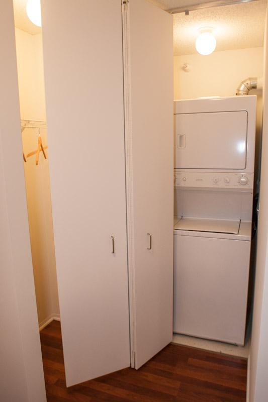 Building Photo - 25 E Delaware Pl