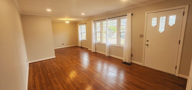 Foto del edificio - 209 Knoll Crest Dr
