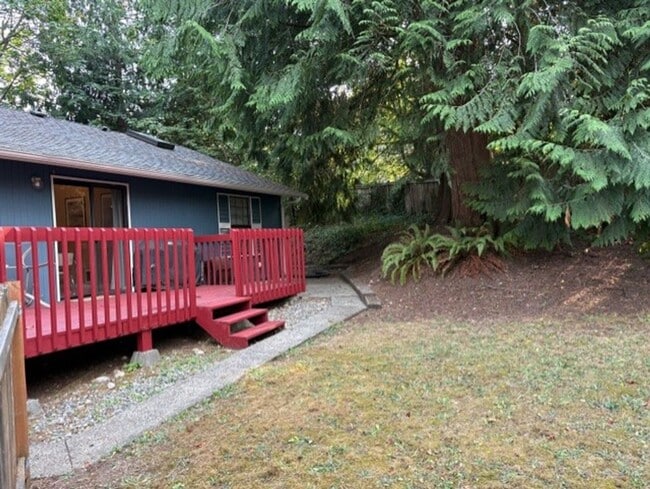 Building Photo - Fully Furnished Cozy 2-Bedroom Living in Desirable Tumwater Hill