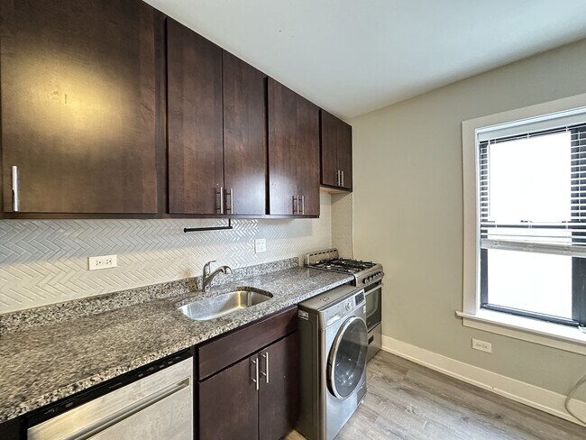 Foto del edificio - 434.5 W Belden Ave