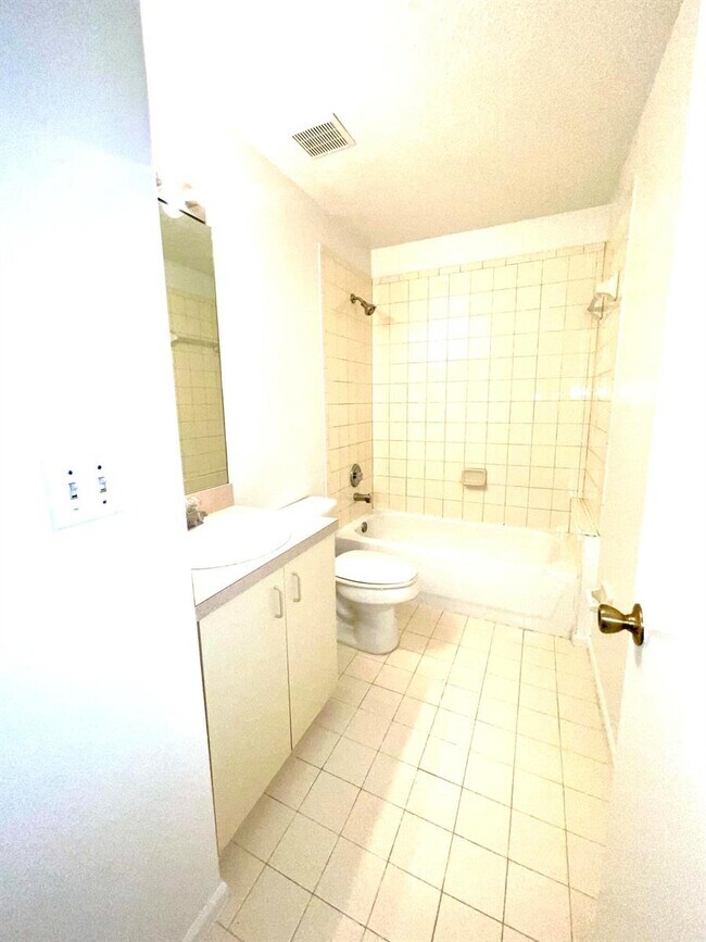Foto del edificio - 70 Fairway Ln
