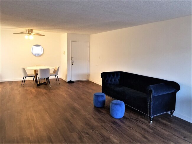 Building Photo - 5266 Corteen Pl
