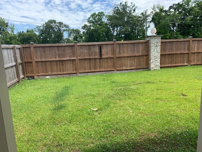 Foto del edificio - ONE MONTH FREE MOVE IN SPECIAL near LSU!!!!