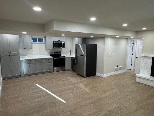 Building Photo - 825 S 650 E