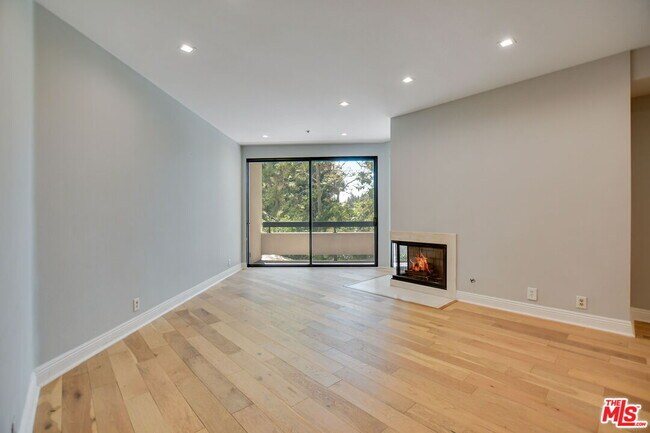 Foto del edificio - 2112 Century Park Ln
