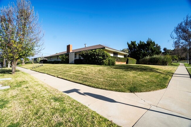 Building Photo - Beautiful, Single-Story 3-Bedroom Home in South Redlands!
