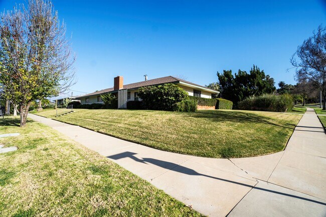 Foto del edificio - Beautiful, Single-Story 3-Bedroom Home in South Redlands!