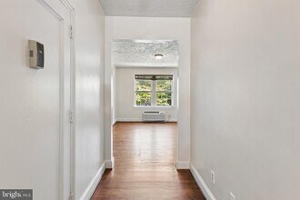 Building Photo - 715 S Washington St