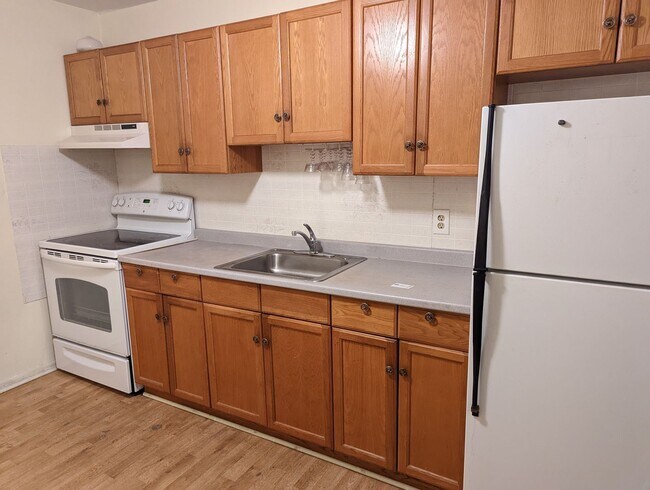 Building Photo - Two Bedroom Unit on Fourth Floor