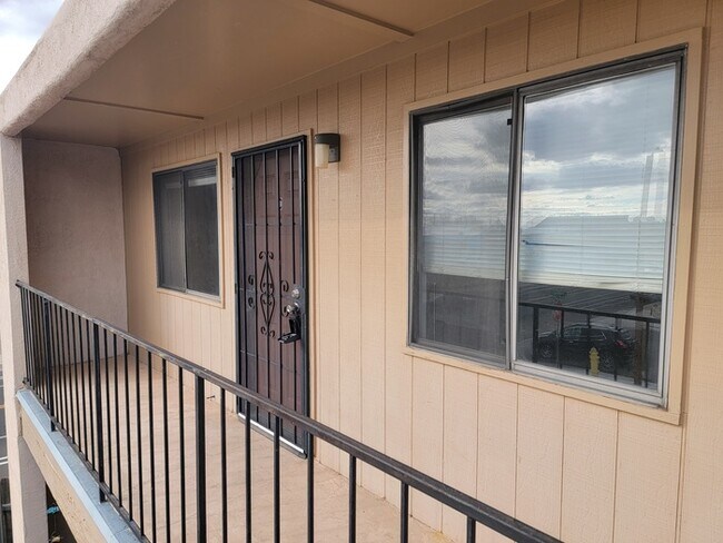 Building Photo - !!MOVE IN SPECIAL!! 2 bedroom Apartment