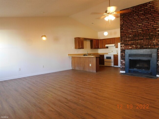 Building Photo - 2 br, 1 bath Townhome - 1307 Westmoreland Ct