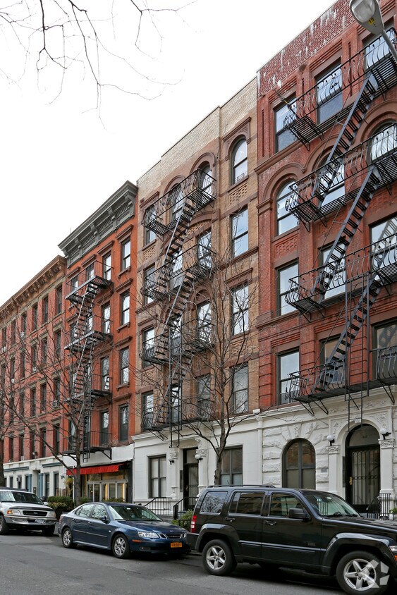 Primary Photo - 330 W 17th St