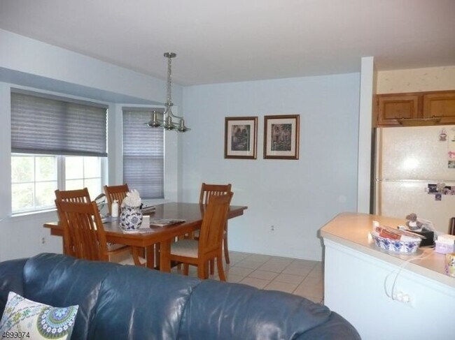 Building Photo - 62 Knoll Ct