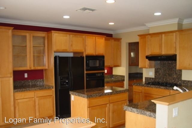 Building Photo - 4 br, 2.5 bath House - 11568 Swan Lake Dr.